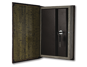 Книга-сейф Authentic Models   MG025